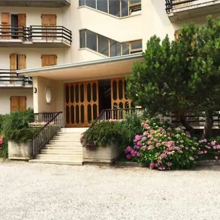 Prada Bellavista Lago Di Garda * Кастеллетто-ди-Бренцоне