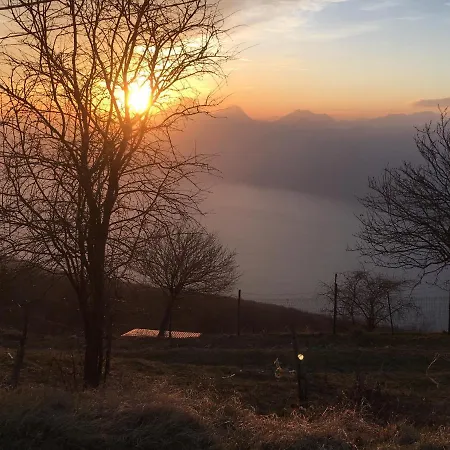 Prada Bellavista Lago Di Garda *